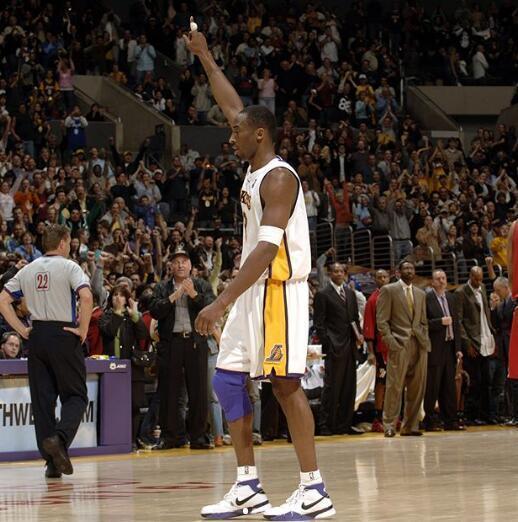 科比职业生涯最强大的庆祝动作