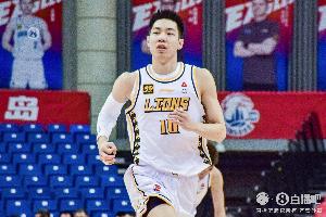 中国区电竞-很准！朱俊龙半场6中4拿到9分3板 正负值+7